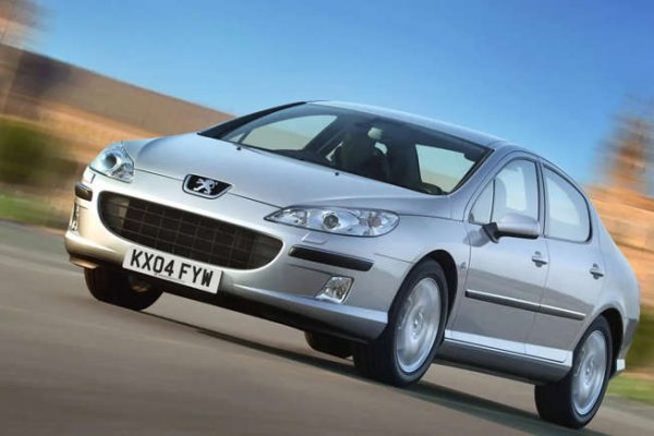 Представен през 2004 година, Peugeot 407 изглежда много по-рационален и агресивен от своя предшественик, много обичания 406. Предните му колони бяха по-стръмно наклонени, а предните фарове гледаха право в очите ви. Най-противоречивата характеристика беше голямата, широка предна решетка. Традиционно подобни са запазени за спортни автомобили, така че 407 наруши дългогодишната представа на хората за това как &bdquo;трябва&ldquo; да изглежда един семеен седан.

Но се оказа много успешен, продавайки над милион бройки по време на производствения си цикъл. И от появата си, изпъкналите решетки се превърнаха в запазена марка на Peugeot. 